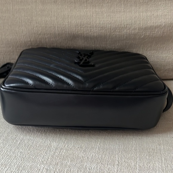 Saint Laurent YSL Lou Matelassé Calfskin Leather Camera Bag in Nero - Picture 12 of 15